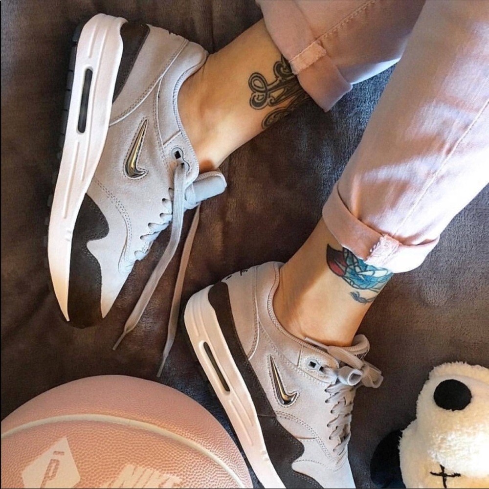 NWTNike Air Max 1 Premium!